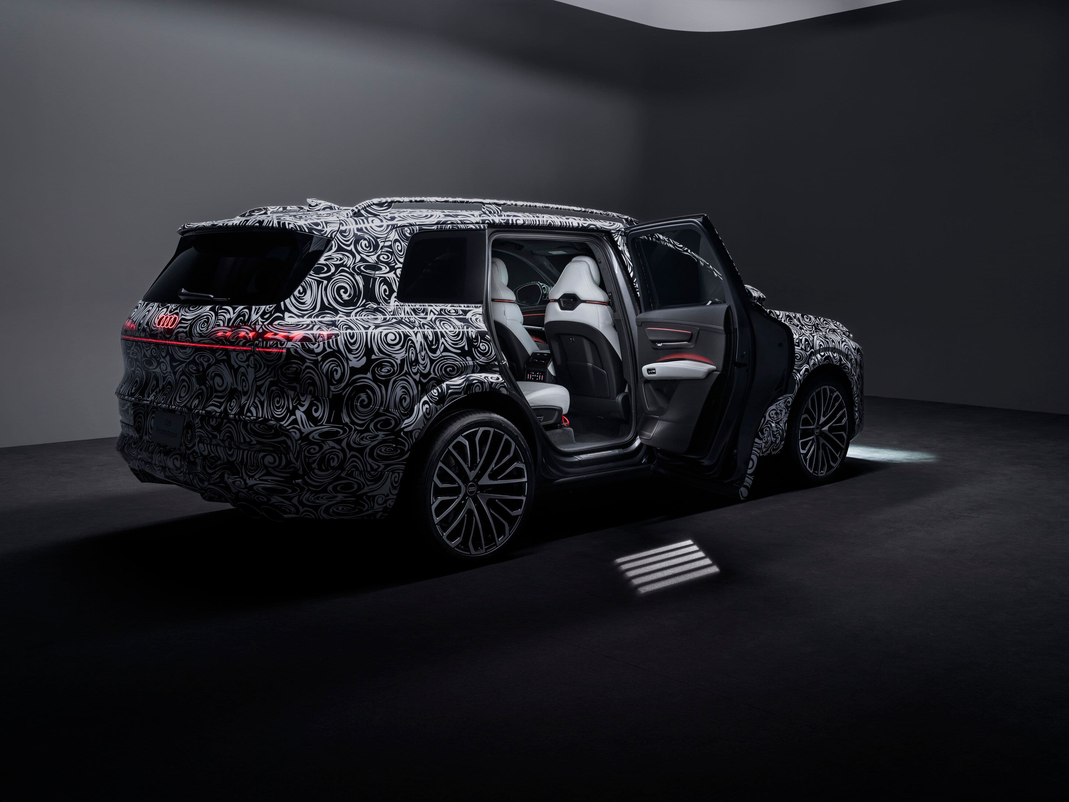 Audi prepara el SUV más grande y lujoso de su historia: así luce el nuevo Q9 por dentro