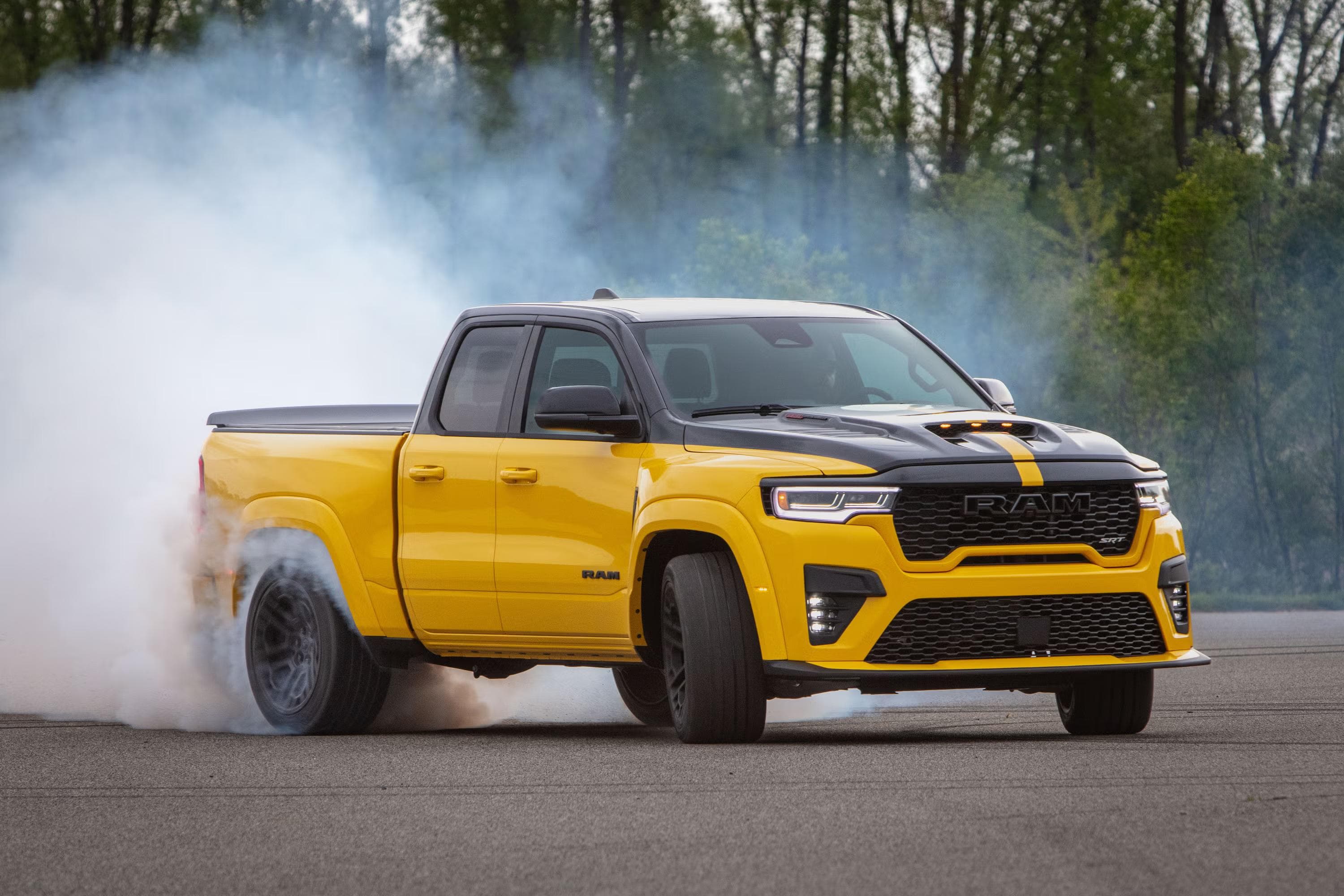 RAM revive las muscle trucks: así son las nuevas 2027 Ram 1500 Rumble Bee con hasta 777 caballos de potencia