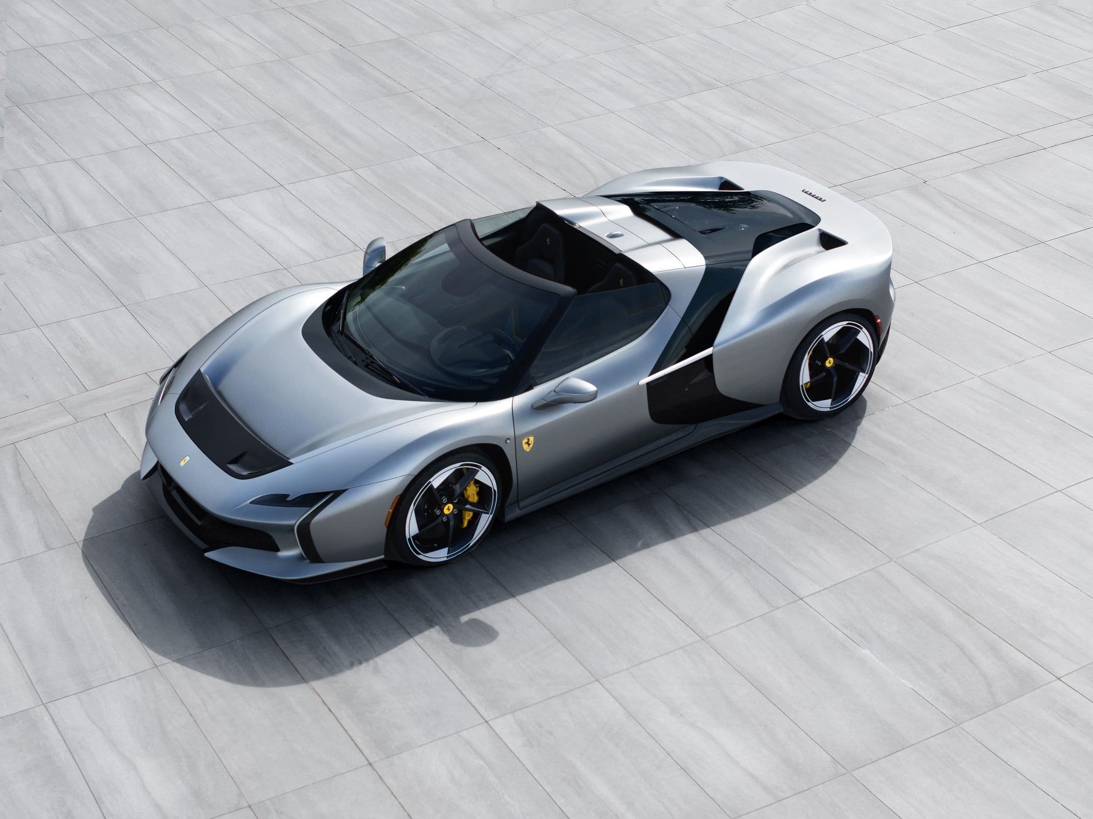 Lotus Emira 420 Sport: menos peso, más potencia y una misión muy clara